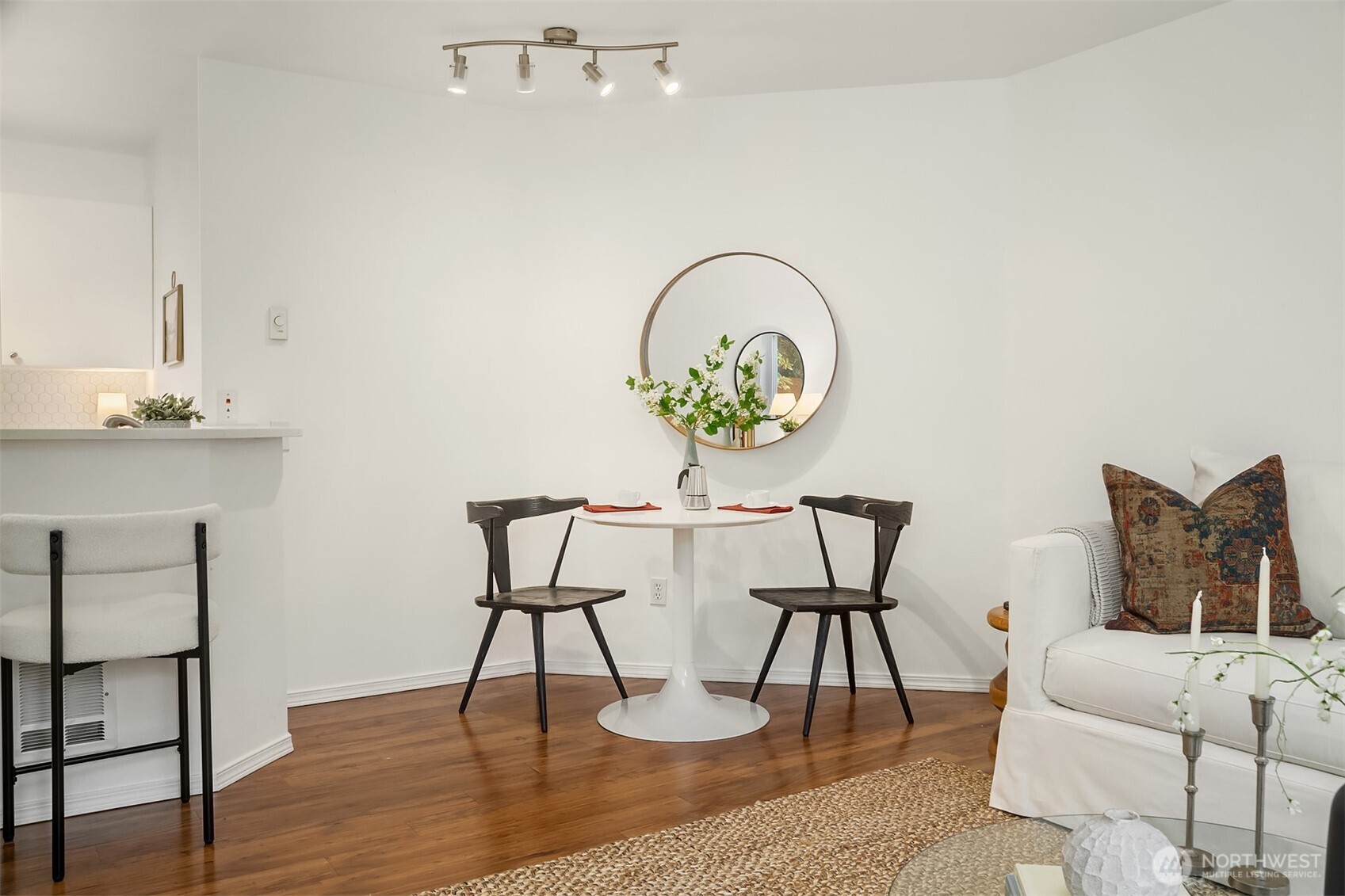 323 Queen Anne Avenue N Unit: 217