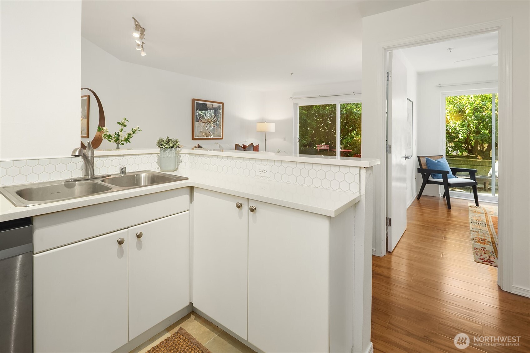 323 Queen Anne Avenue N Unit: 217