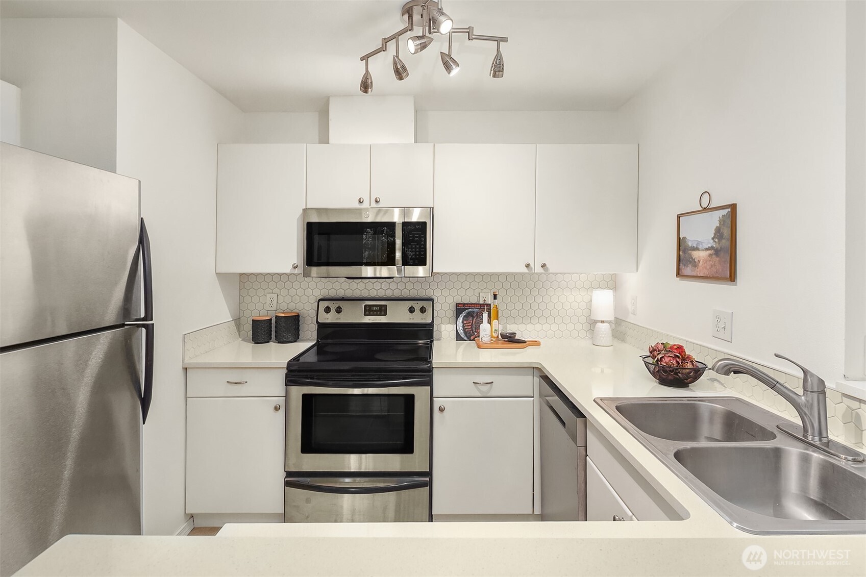 323 Queen Anne Avenue N Unit: 217