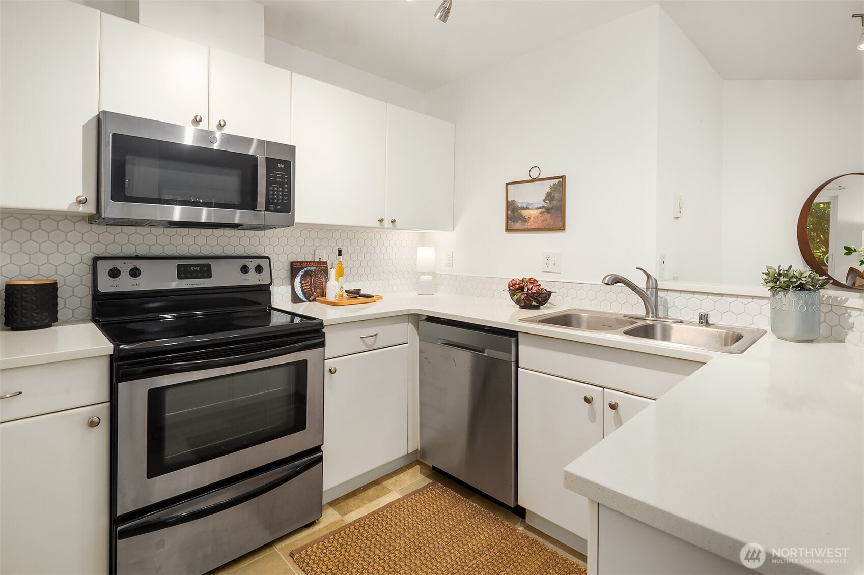 323 Queen Anne Avenue N Unit: 217