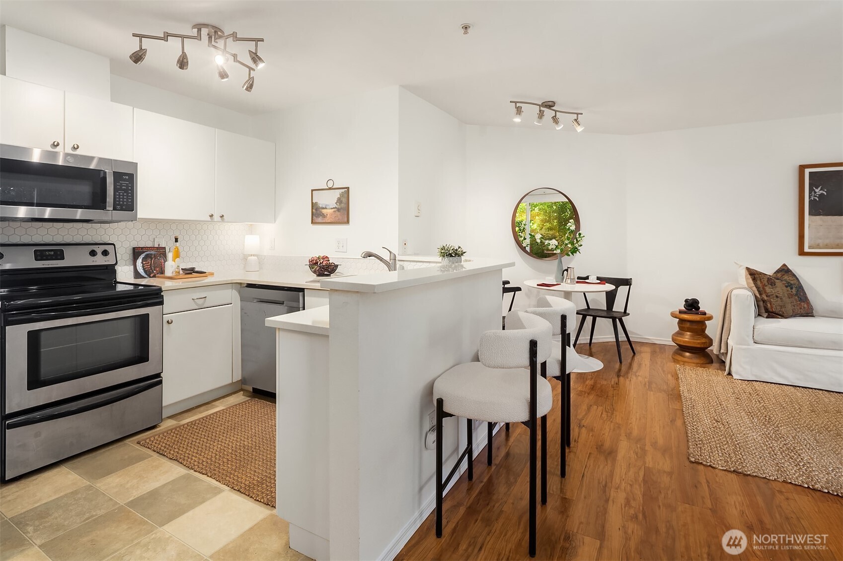 323 Queen Anne Avenue N Unit: 217