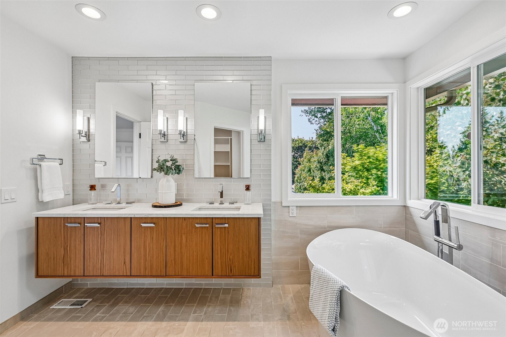 10530 NE 119th Place