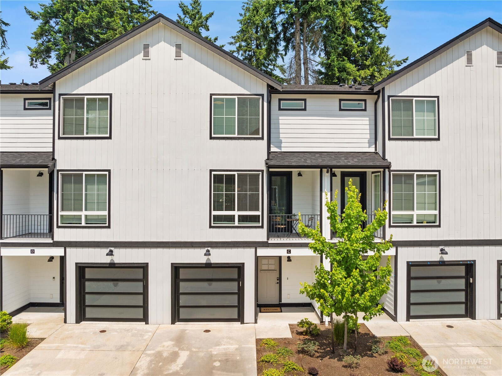 18527 1st Ave NE Unit: C