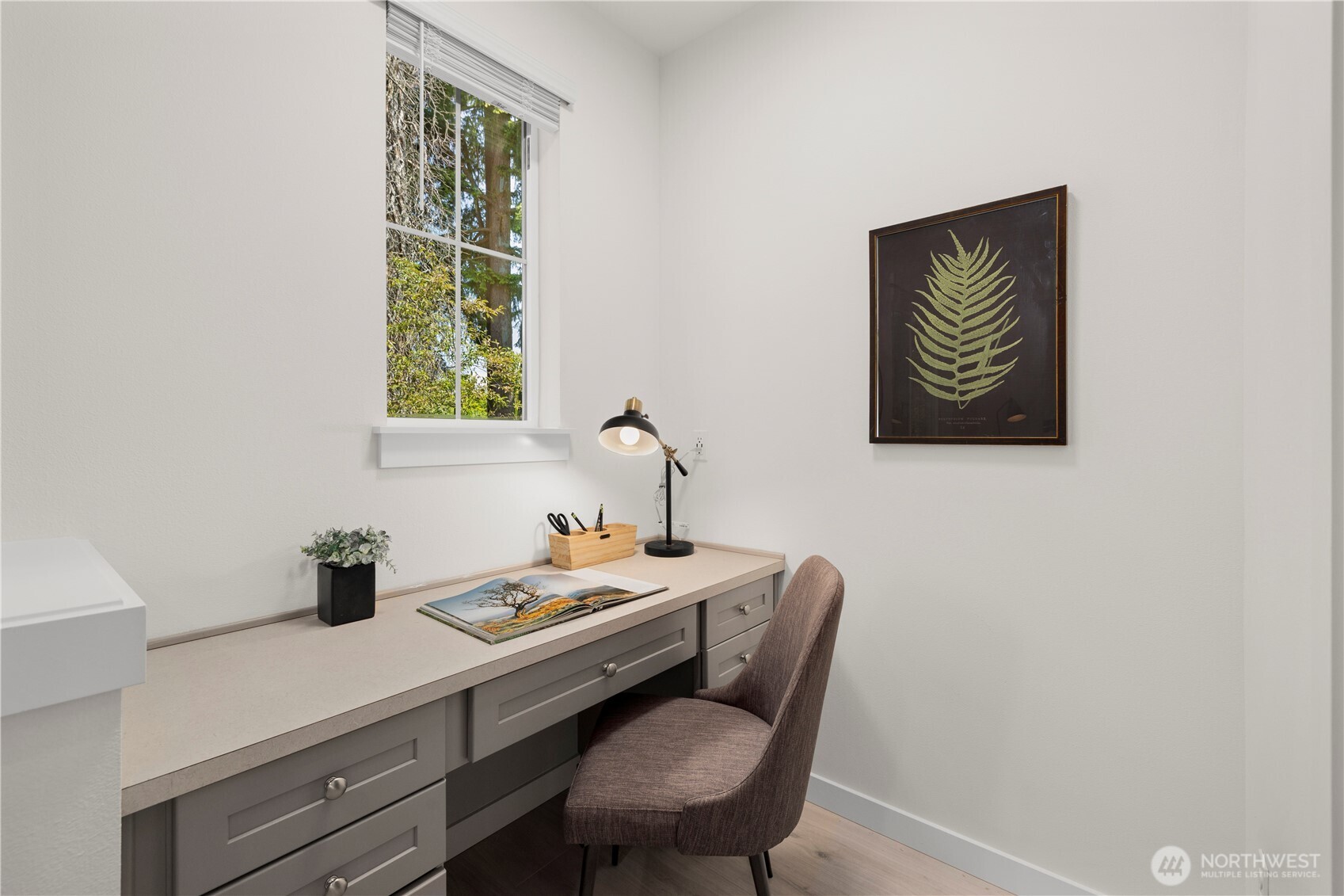 18527 1st Ave NE Unit: C