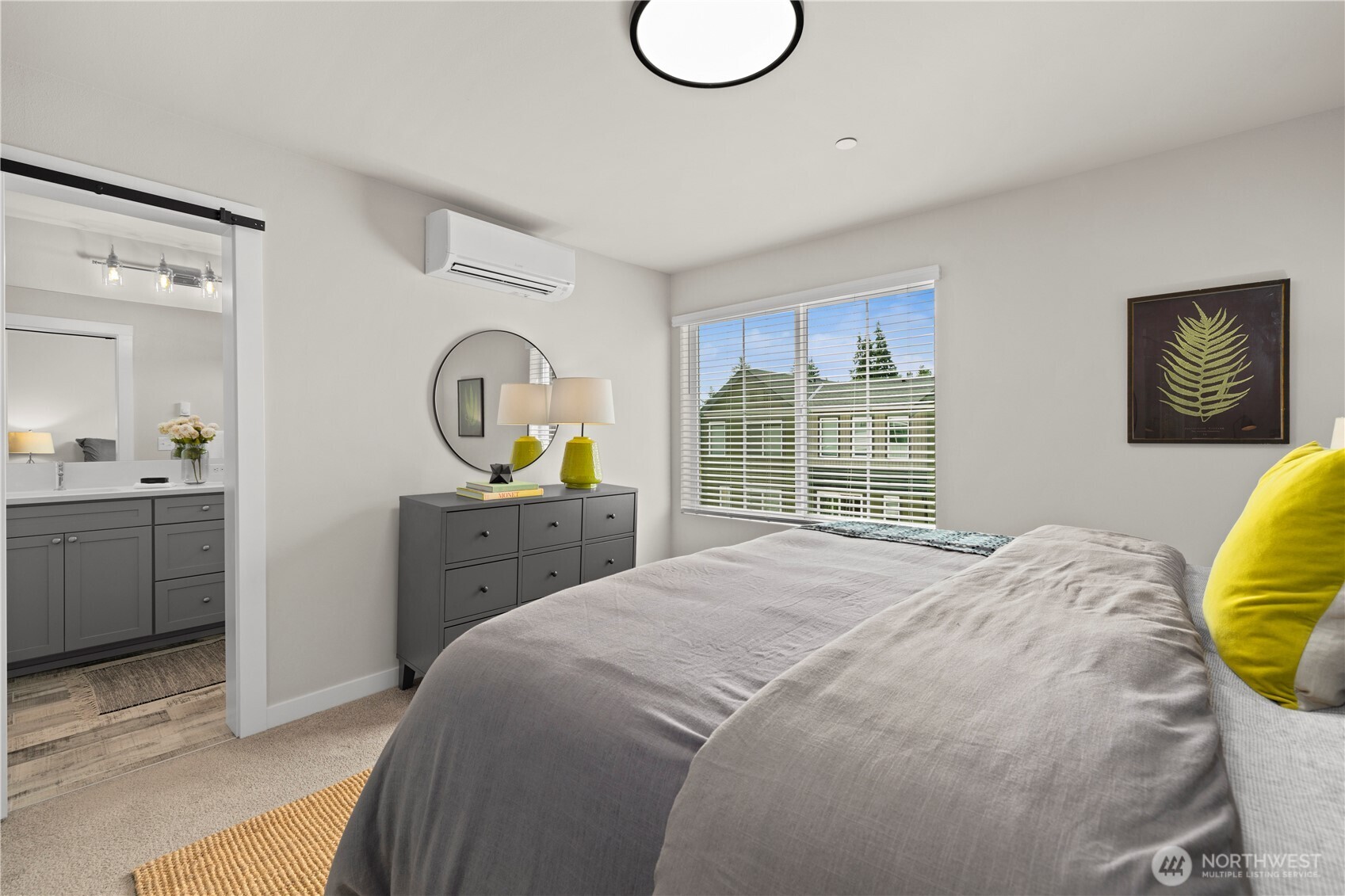 18527 1st Ave NE Unit: C