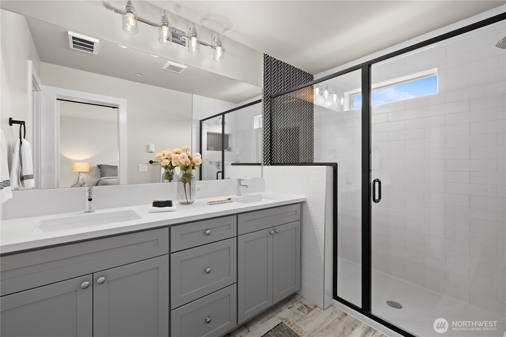 18527 1st Ave NE Unit: C