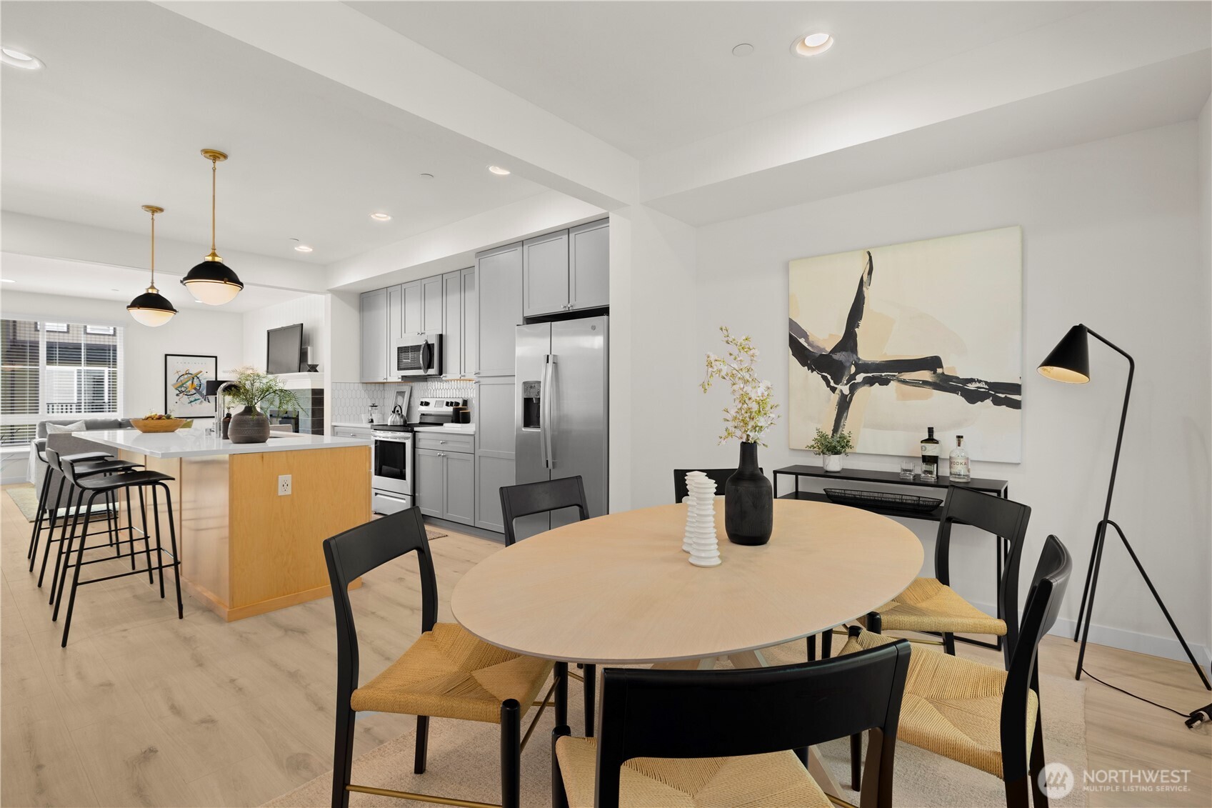 18527 1st Ave NE Unit: C