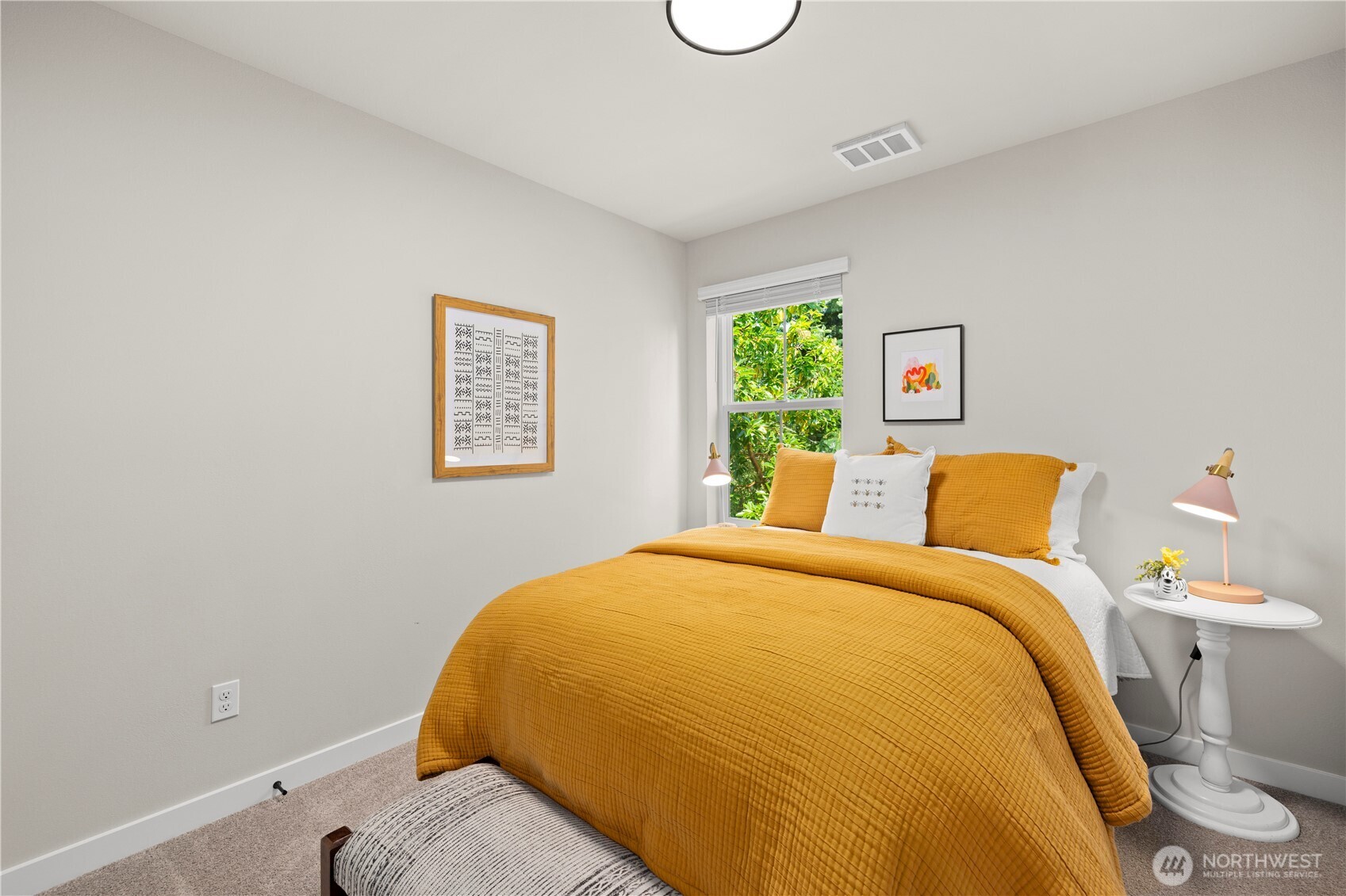 18527 1st Ave NE Unit: C