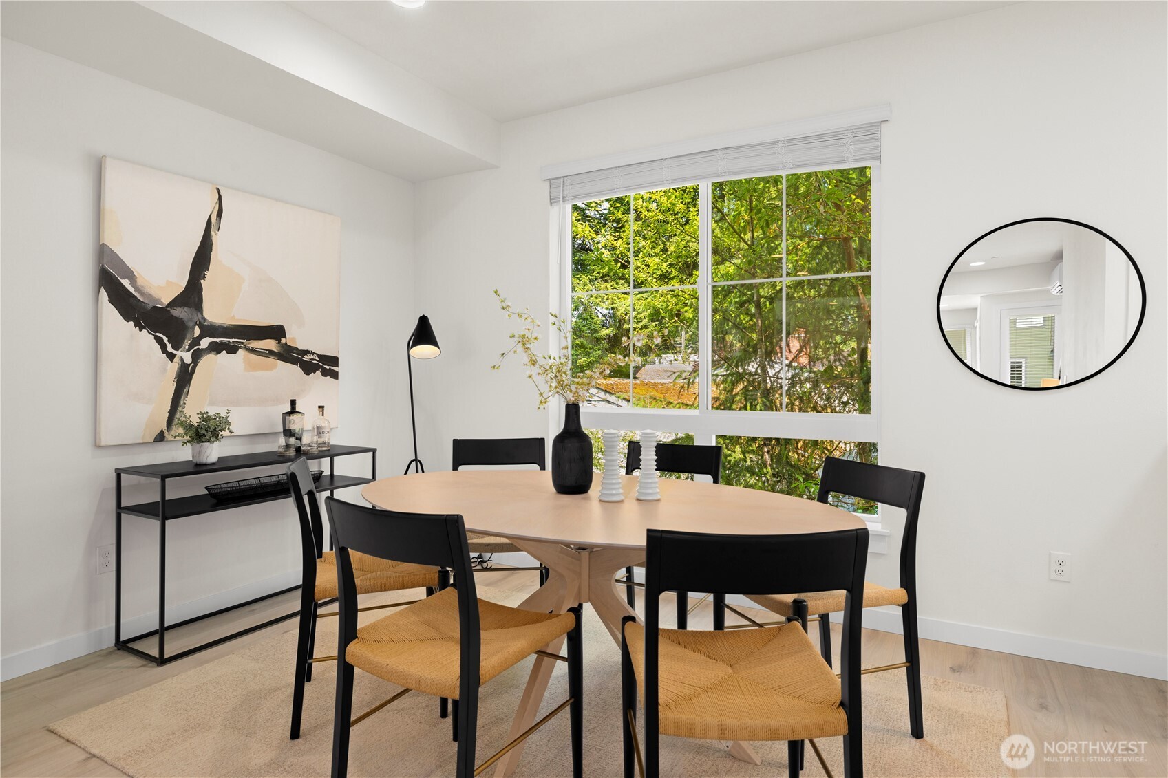 18527 1st Ave NE Unit: C