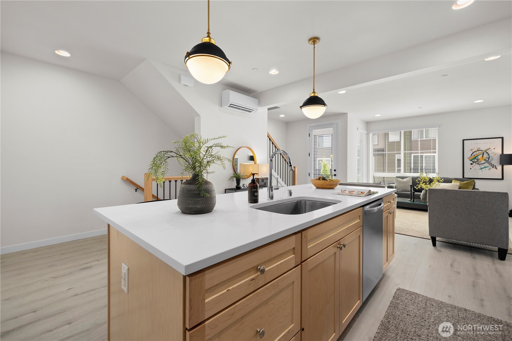 18527 1st Ave NE Unit: C