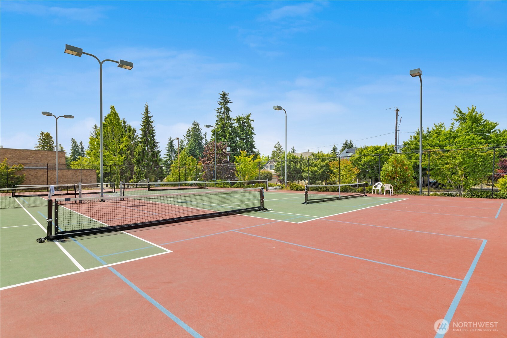 18527 1st Ave NE Unit: C