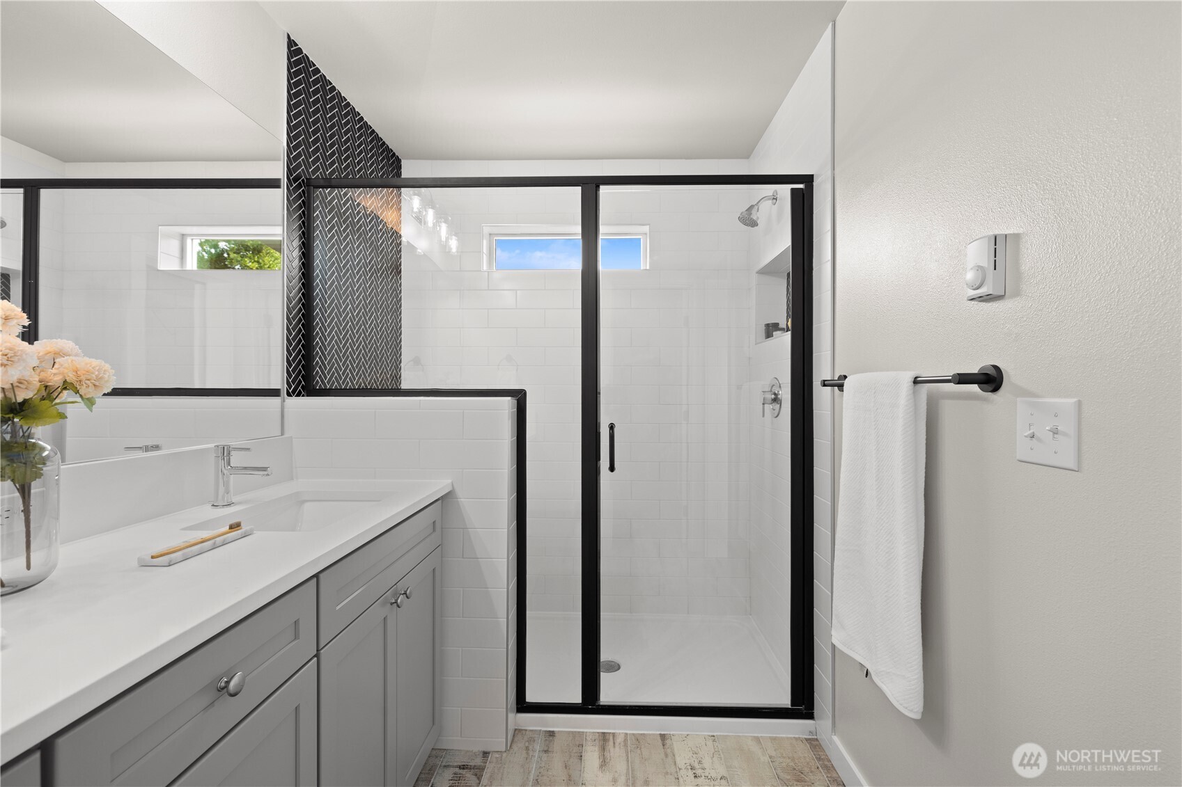 18527 1st Ave NE Unit: C