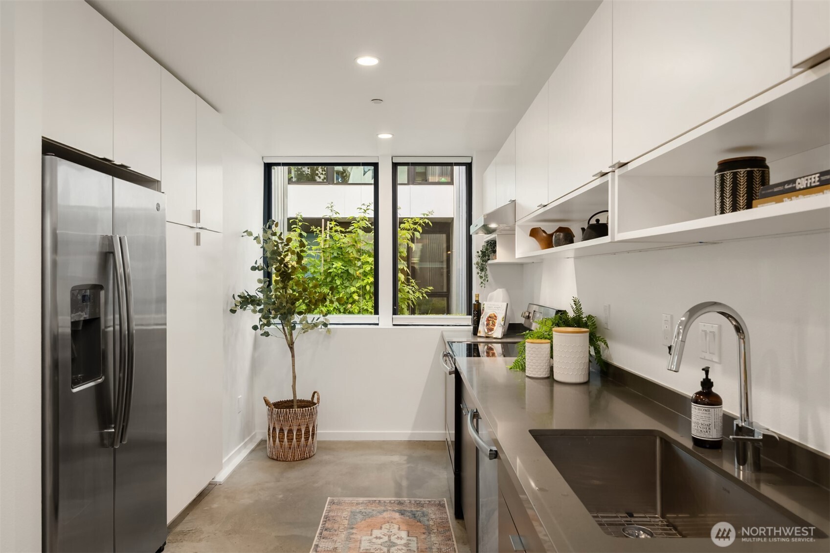 519 Madrona Avenue NE Unit: 4
