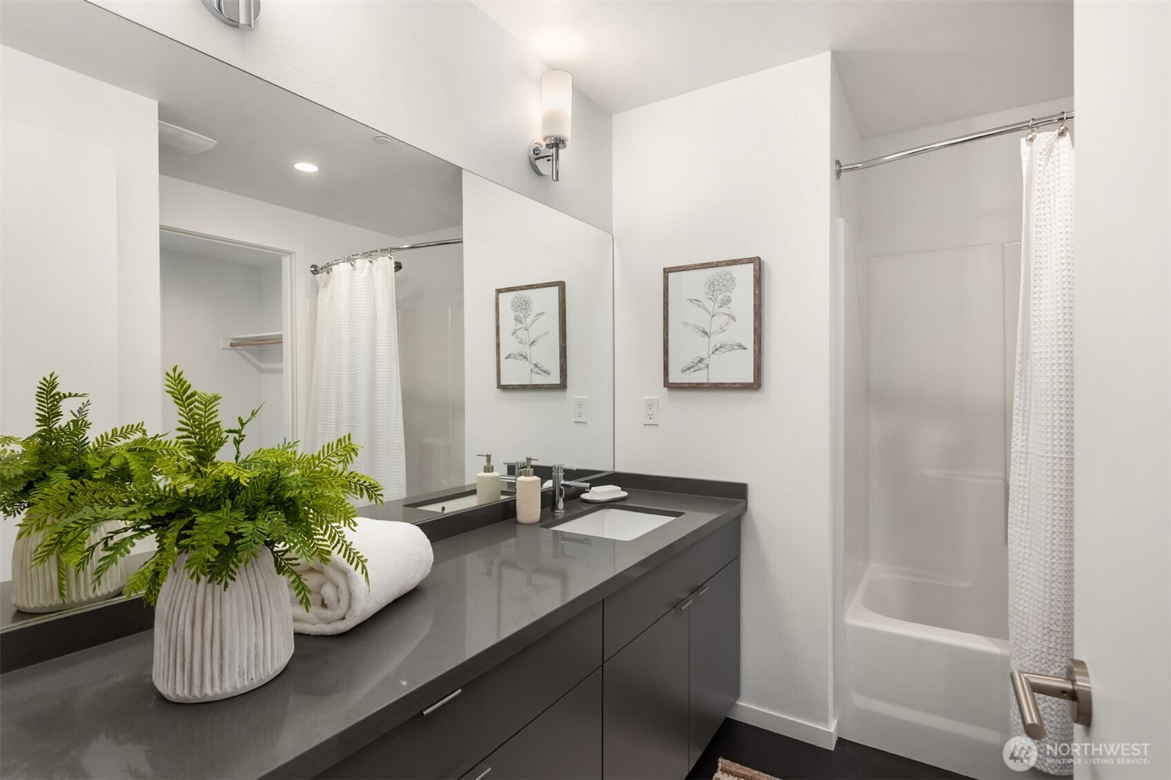 519 Madrona Avenue NE Unit: 4