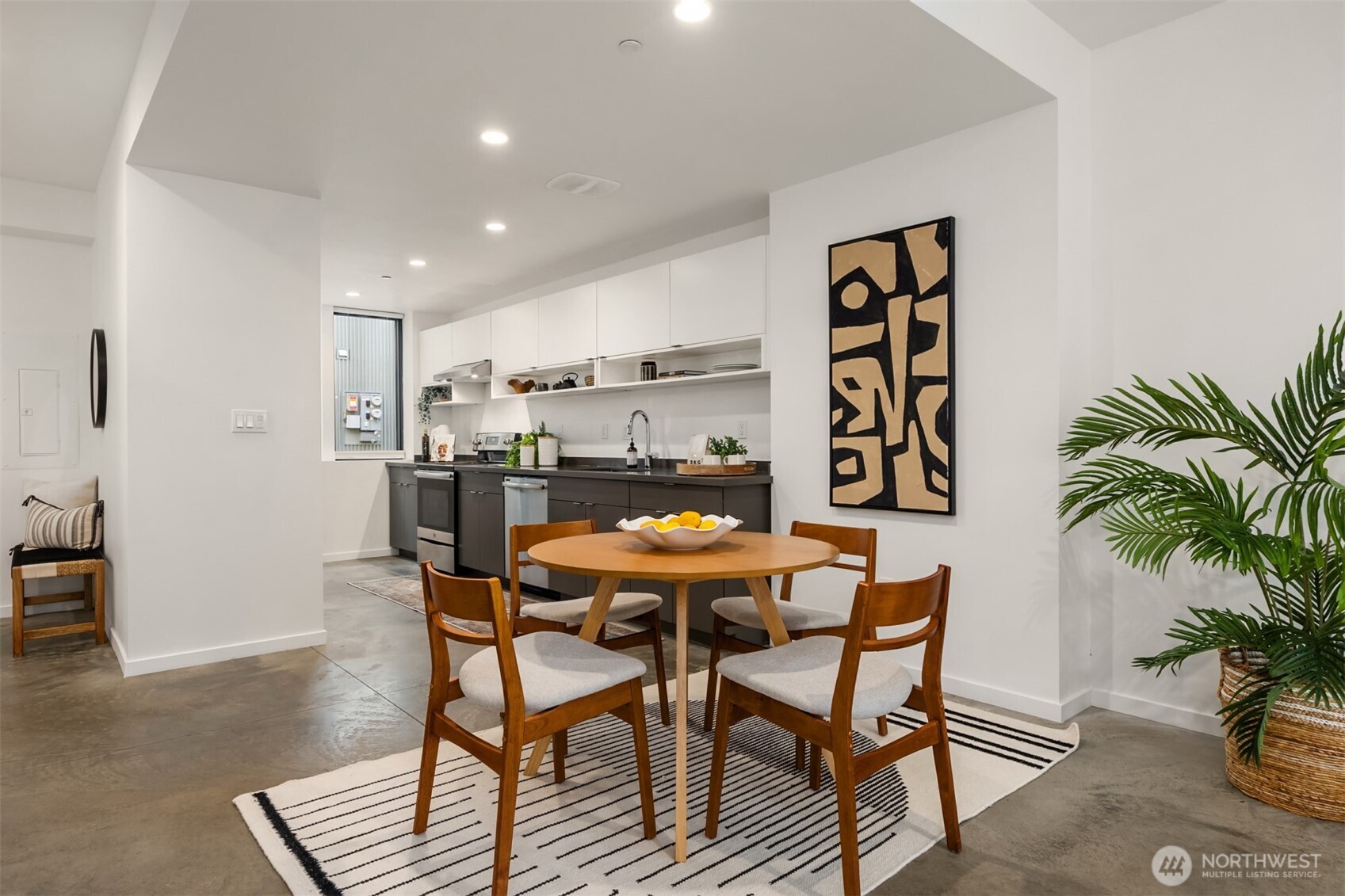 519 Madrona Avenue NE Unit: 4