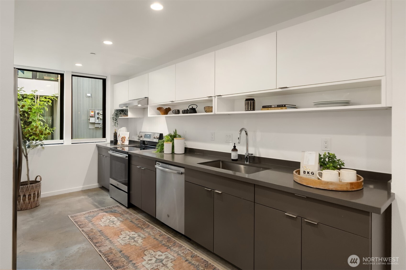 519 Madrona Avenue NE Unit: 4