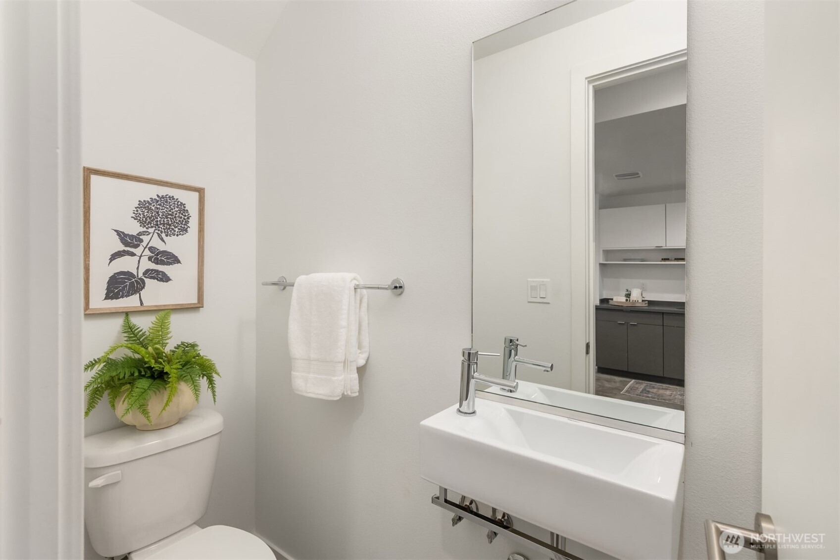 519 Madrona Avenue NE Unit: 4