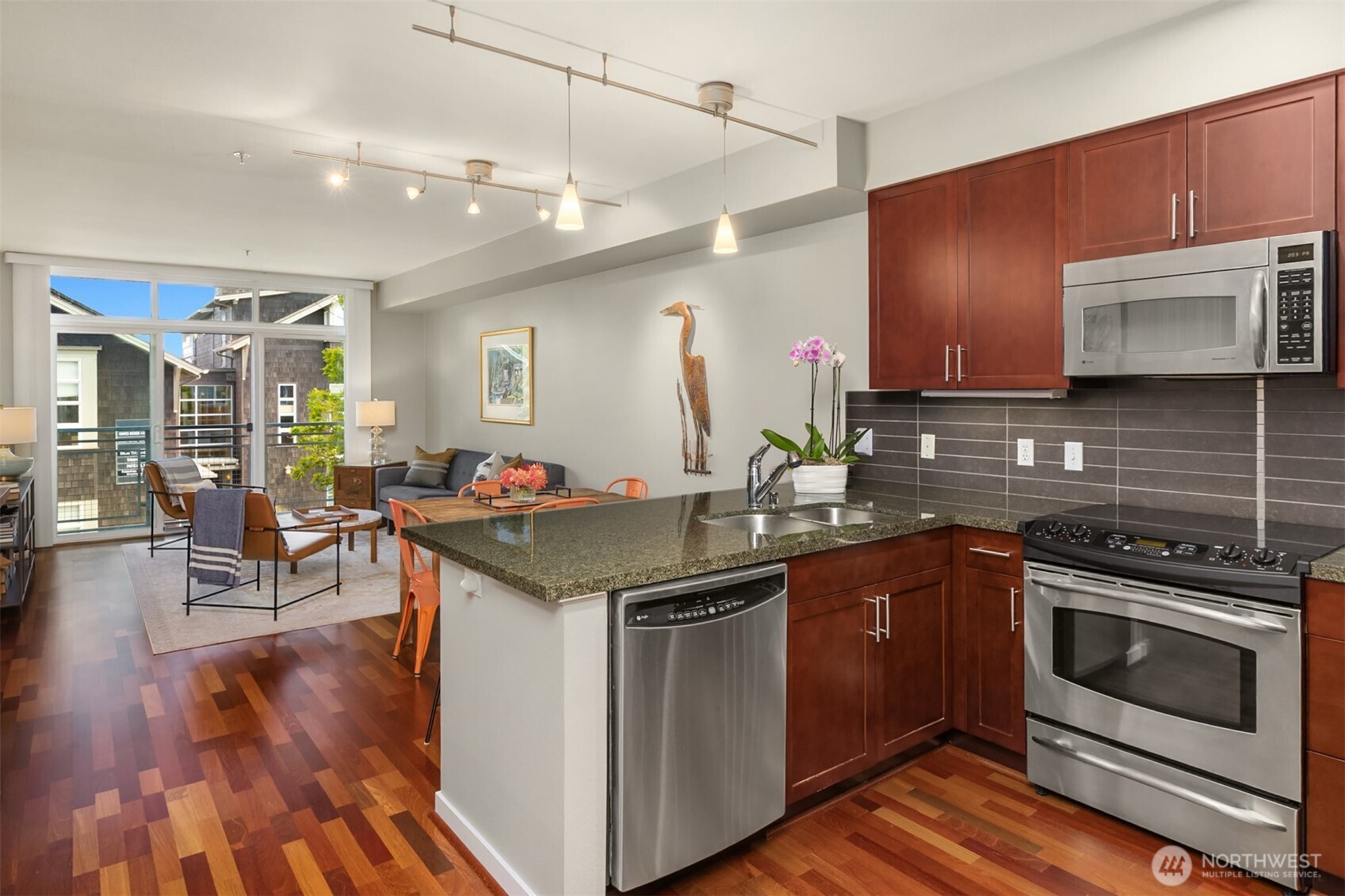 125 Ferncliff Avenue NE Unit: E242