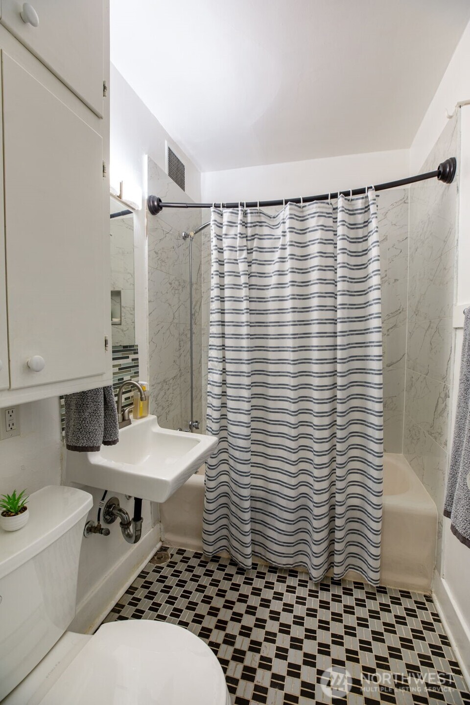 1605 E Olive Street Unit: 208