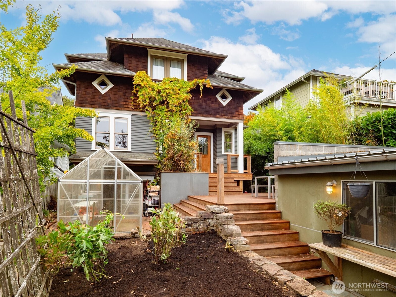 2423 8th Avenue W