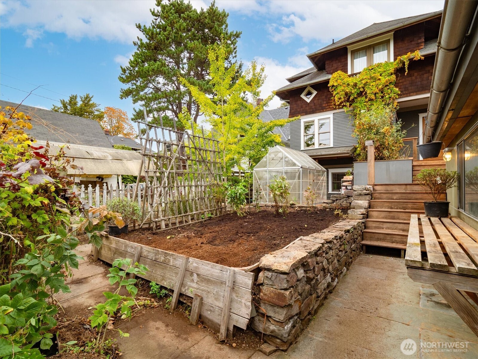 2423 8th Avenue W