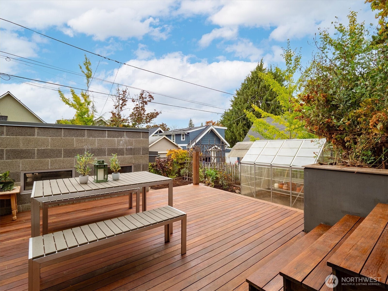 2423 8th Avenue W