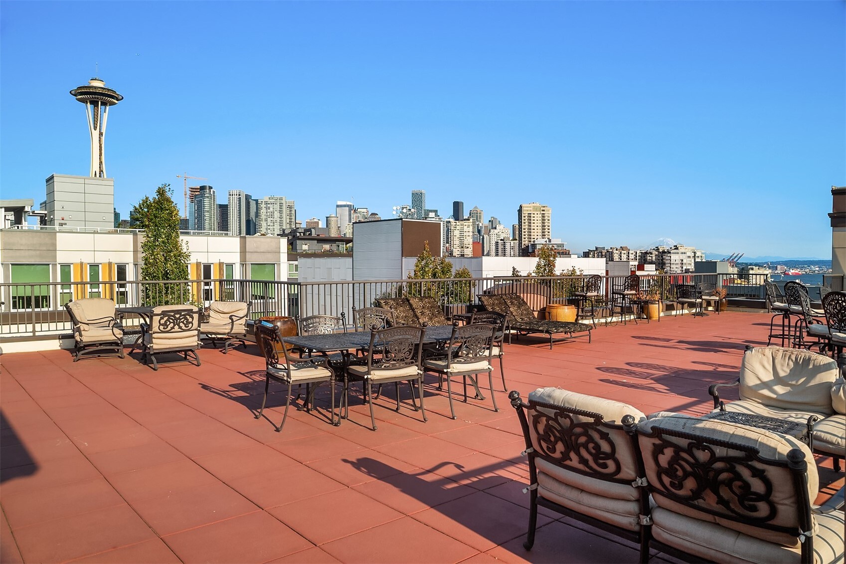 323 Queen Anne Avenue N Unit: 217