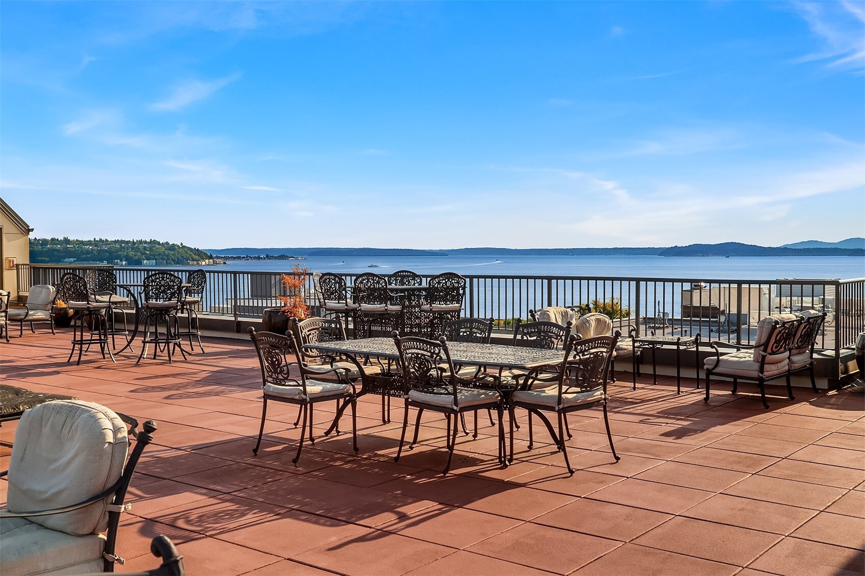 323 Queen Anne Avenue N Unit: 217