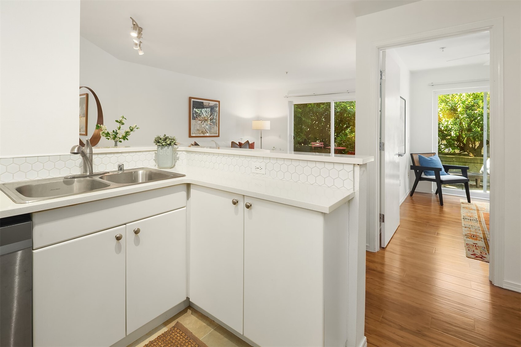 323 Queen Anne Avenue N Unit: 217