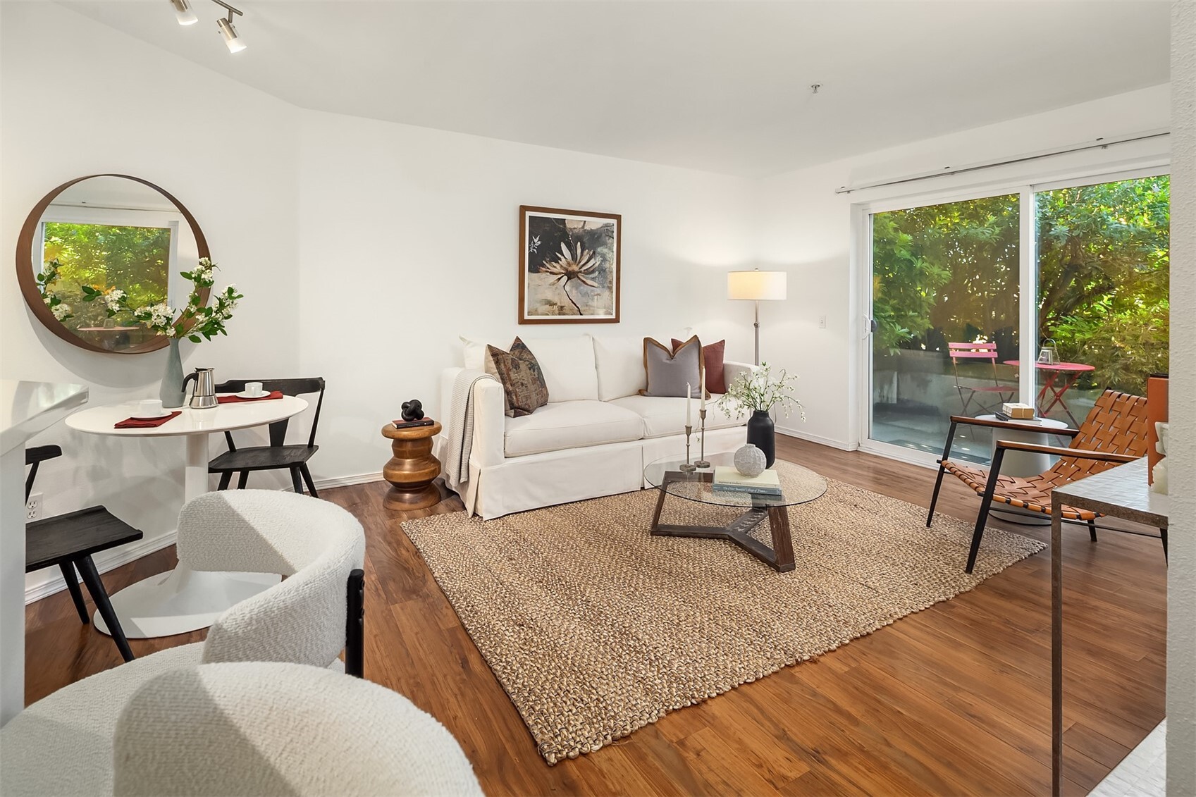 323 Queen Anne Avenue N Unit: 217