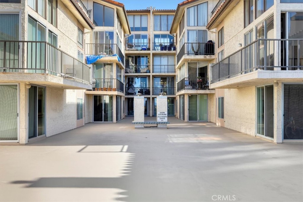 555 Esplanade 420