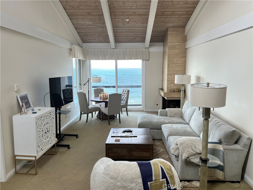 575 Esplanade 305