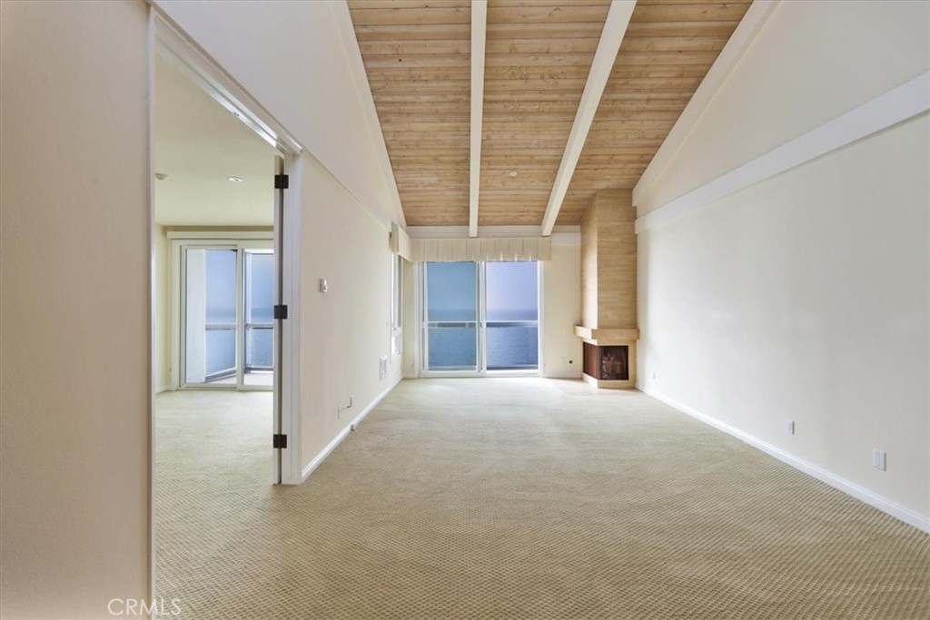 575 Esplanade 305