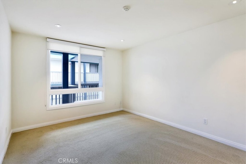575 Esplanade 305