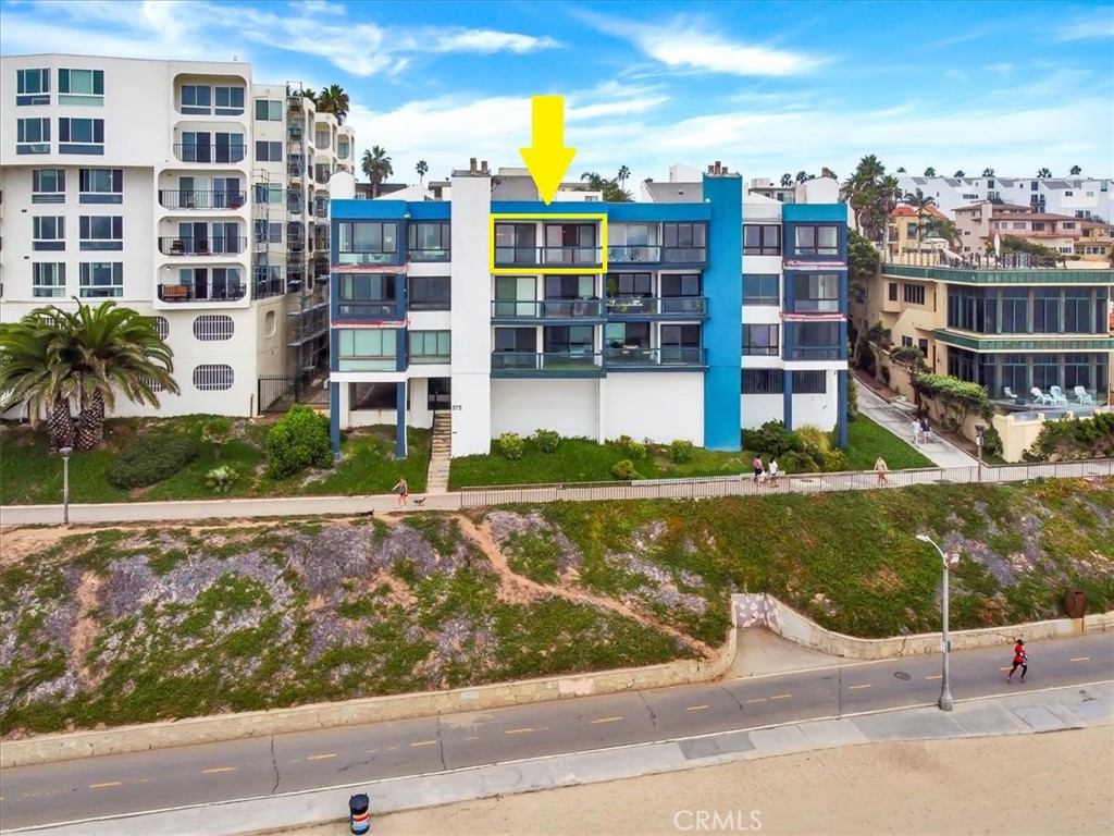 575 Esplanade 305