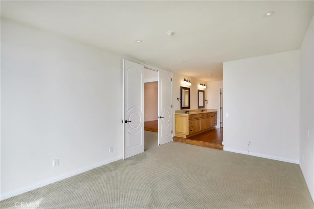 575 Esplanade 305