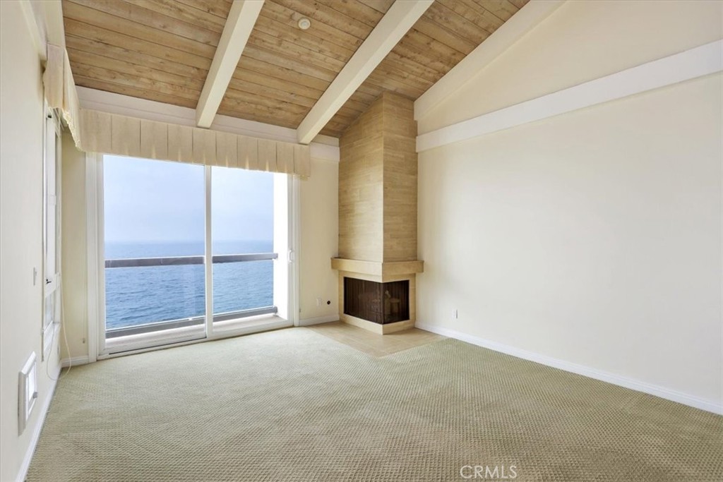 575 Esplanade 305