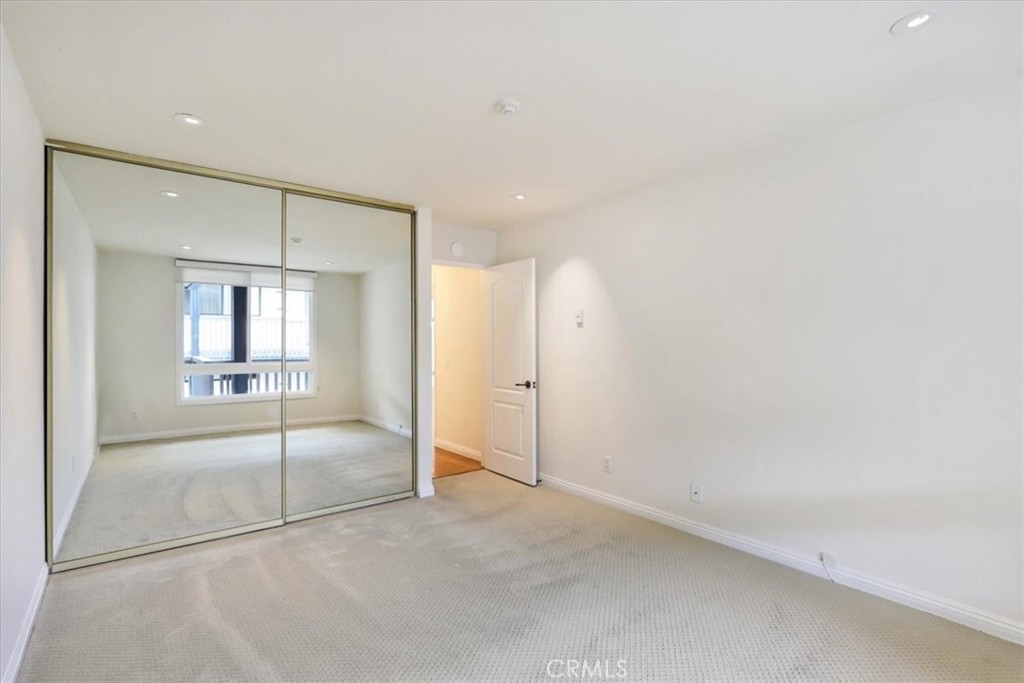 575 Esplanade 305