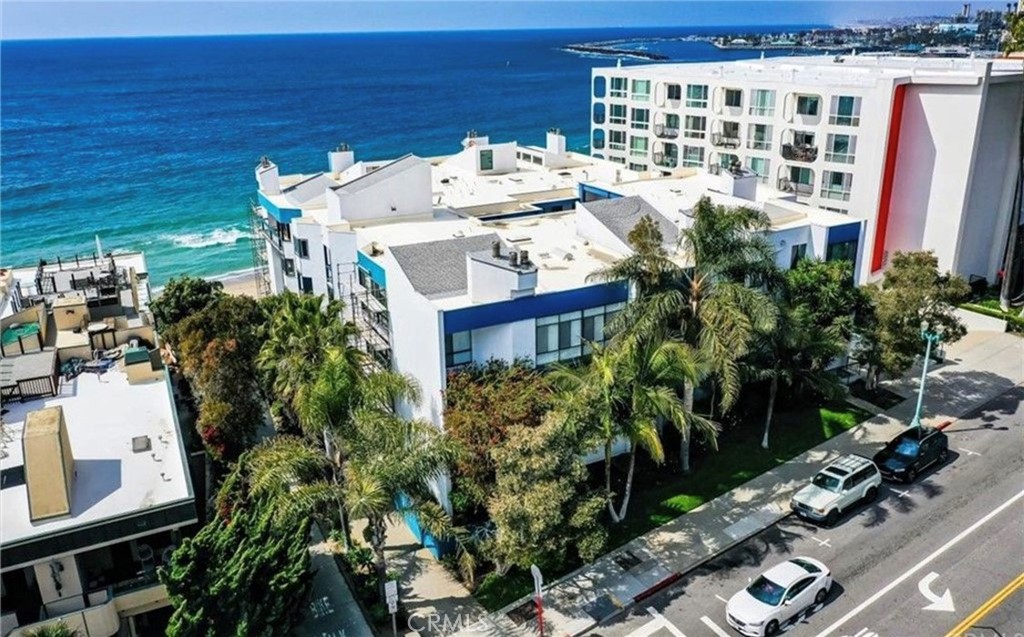575 Esplanade 305