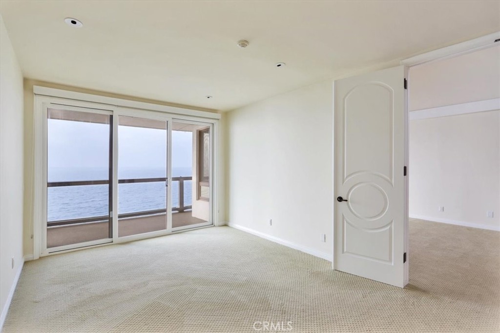 575 Esplanade 305