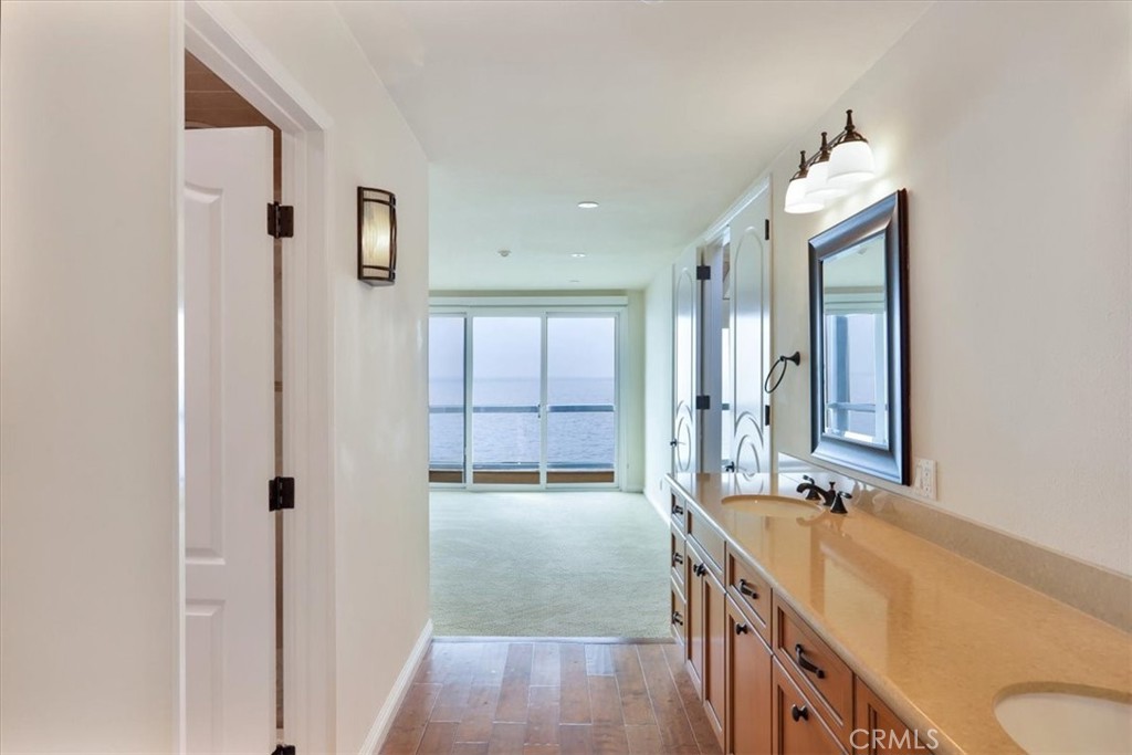575 Esplanade 305