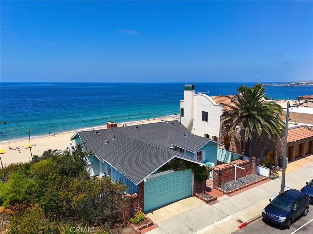 809 Esplanade