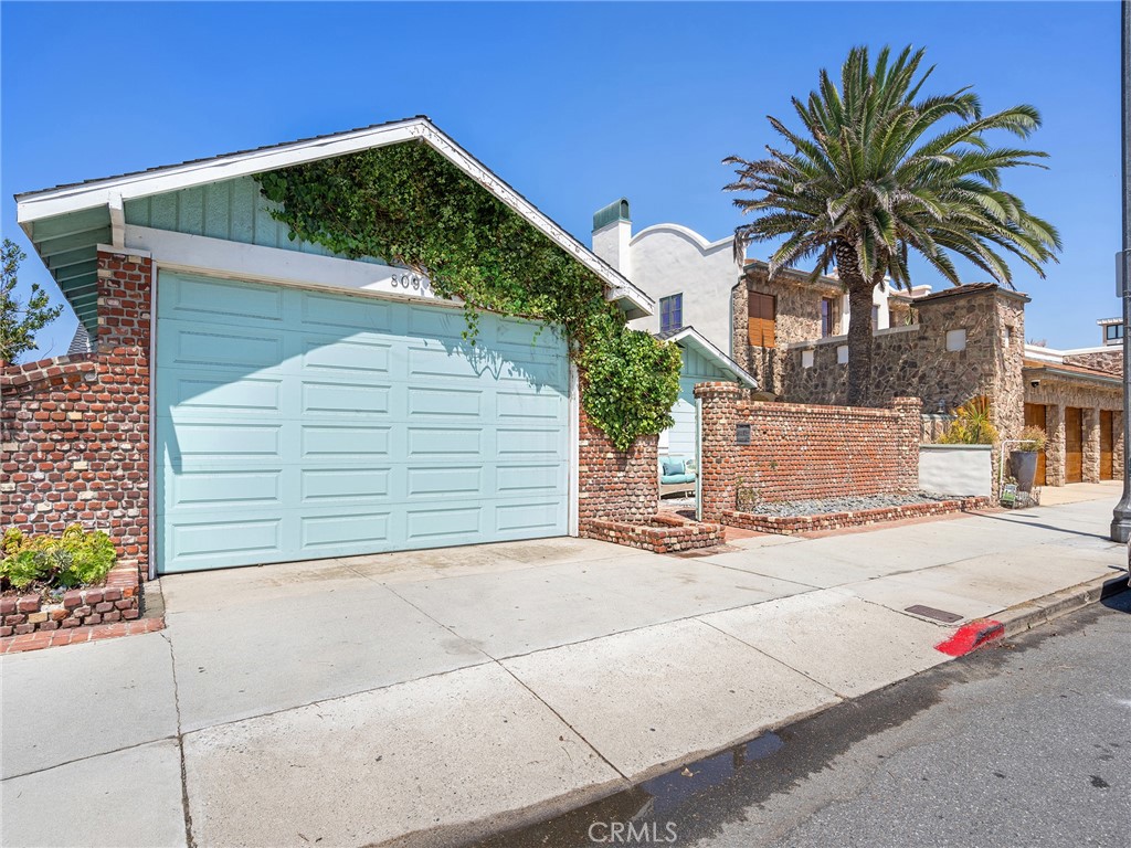 809 Esplanade