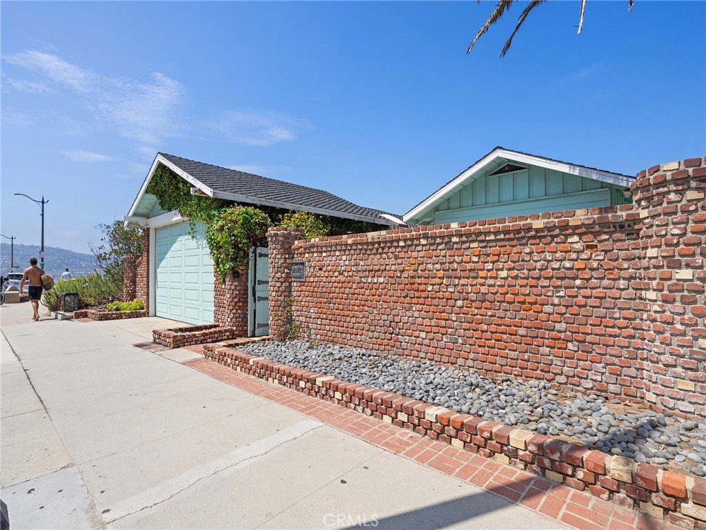 809 Esplanade