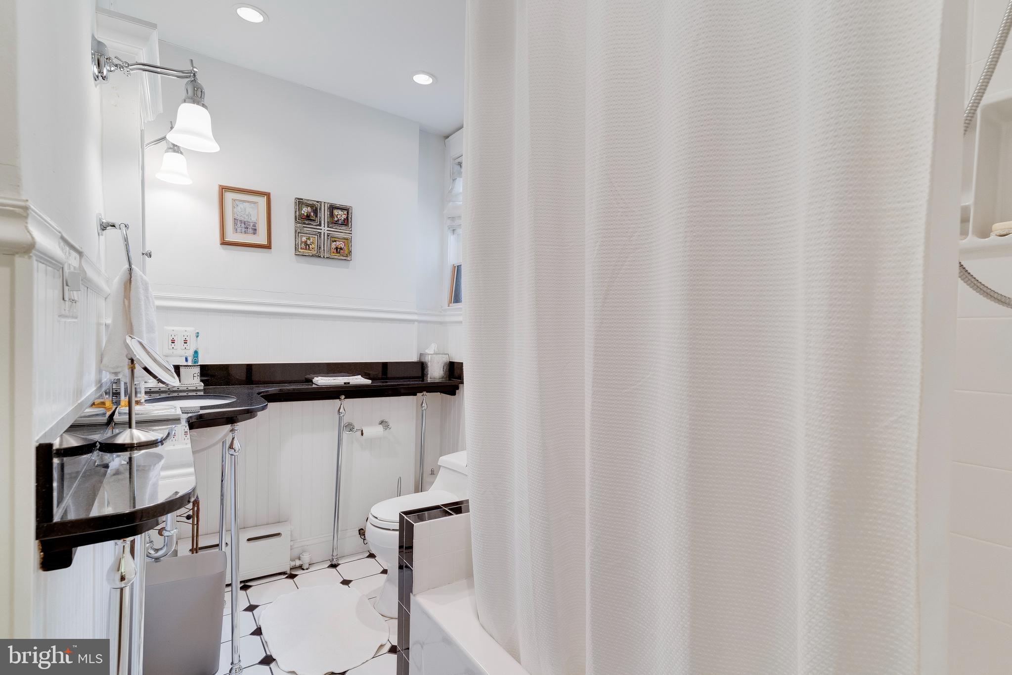 1026 16th St NW #405