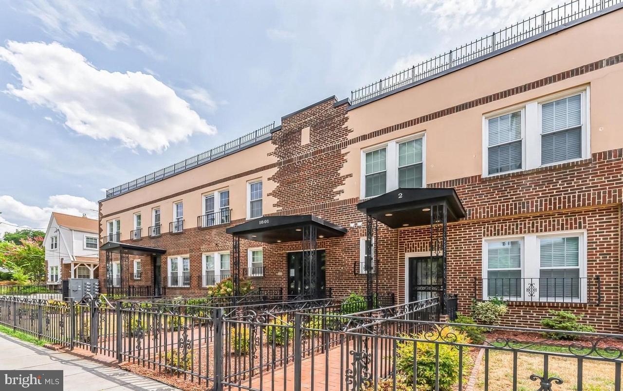 1801 OTIS STREET NE 6