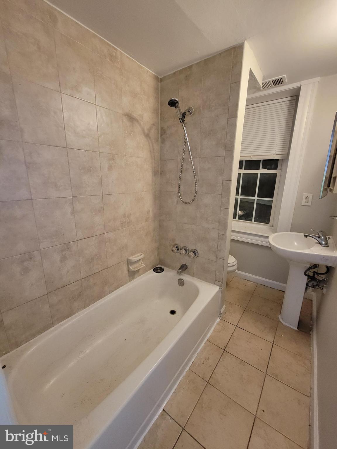 1217 HOLLINS STREET 2