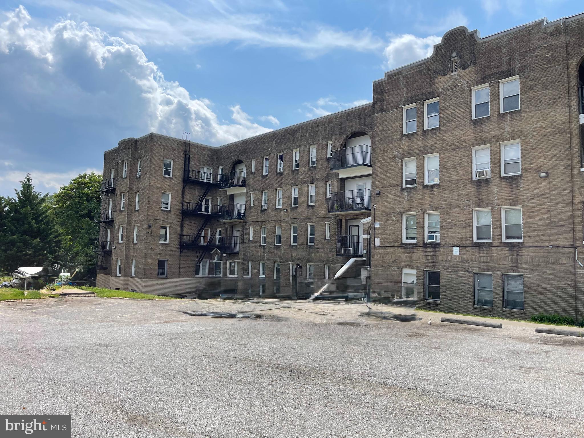 2111 GARRISON BOULEVARD 1