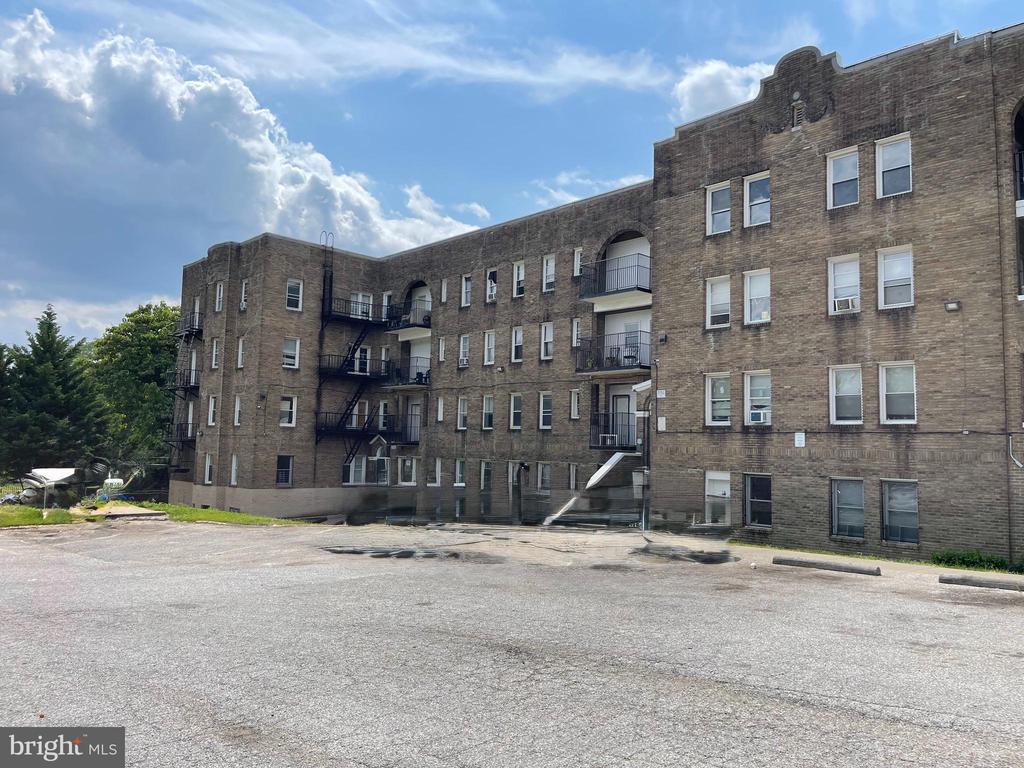 2111 GARRISON BOULEVARD 2