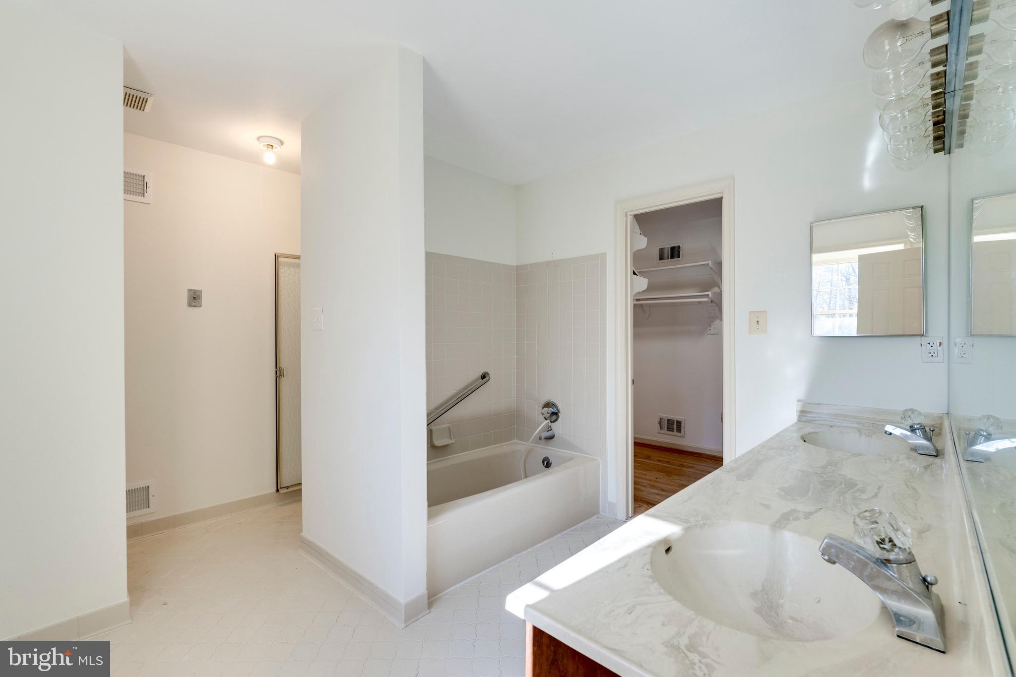11816 Danville Dr